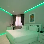 Metro Hotel 4*