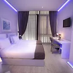 Metro Hotel