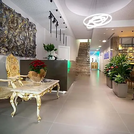 Metro Hotel 4*
