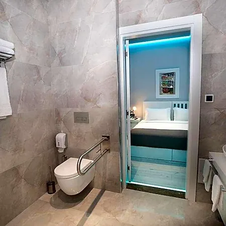Metro 4* Tirana