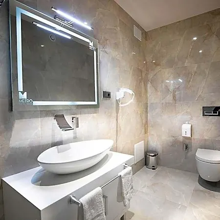 Metro 4*