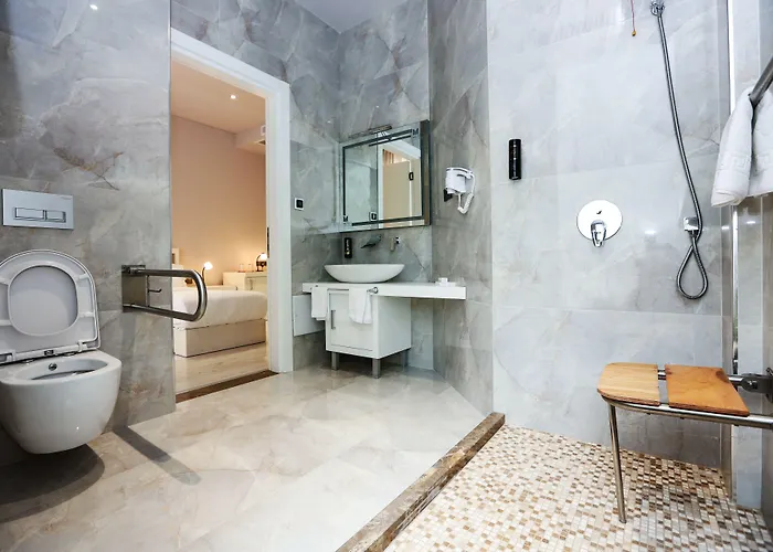 Metro Hotell 4*